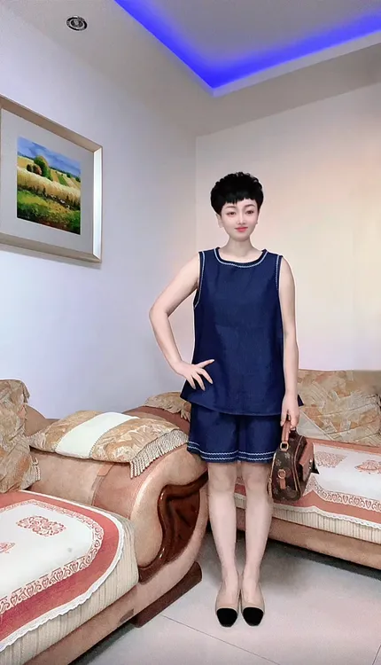 夏天巨好看的套装女2025年爆款上新韩国洋气牛仔短裤+小衫遮肚子