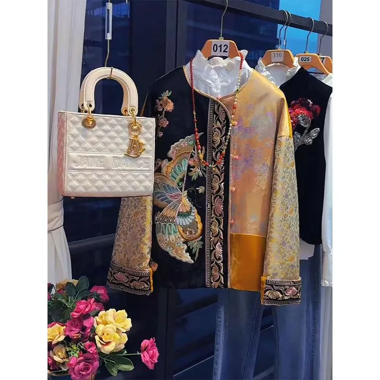 新中式国风巨好看外套2025年冬季新款今年流行爆款复古加厚上衣女