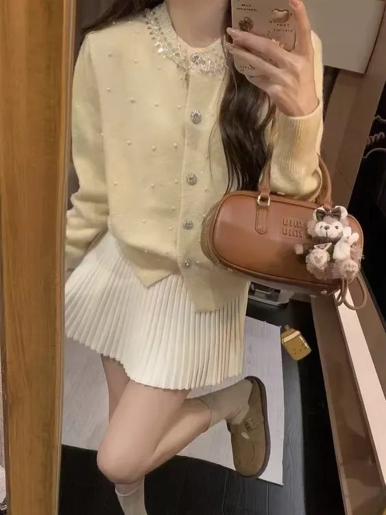 小香风重工镶钻针织开衫女2025秋季新款洋气显瘦遮肉白色毛衣外套