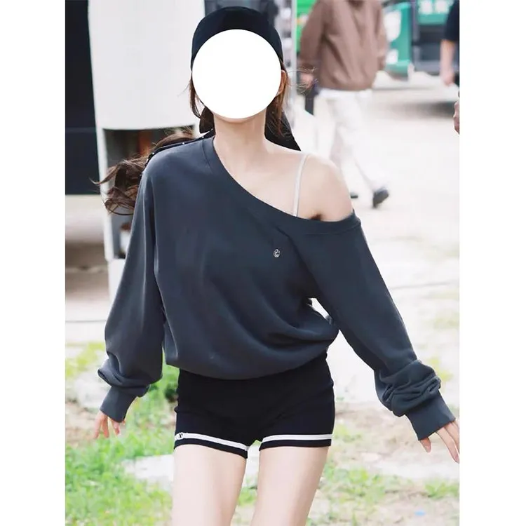 赵露思同款炭灰色斜肩卫衣女早秋季辣妹潮牌宽松显瘦露肩长袖上衣