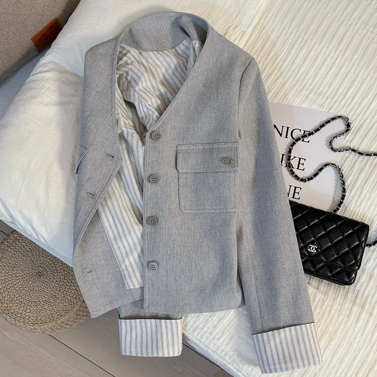 灰色V领气质小香风短外套女2025秋季新款条纹袖韩版显瘦时髦上衣