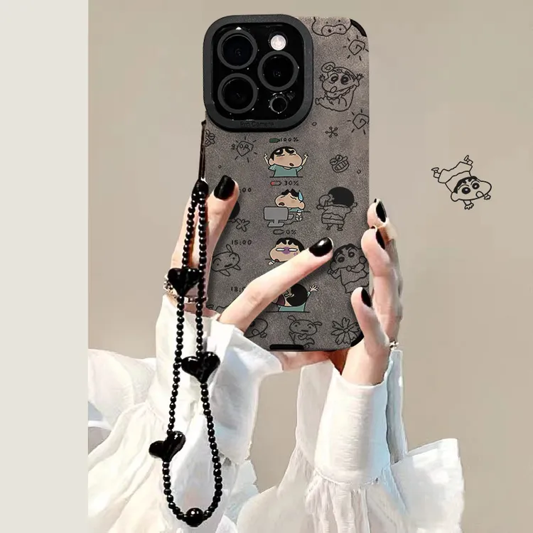 蜡笔小新手链适用苹果15promax手机壳iphone17翻毛皮16软硅胶14女