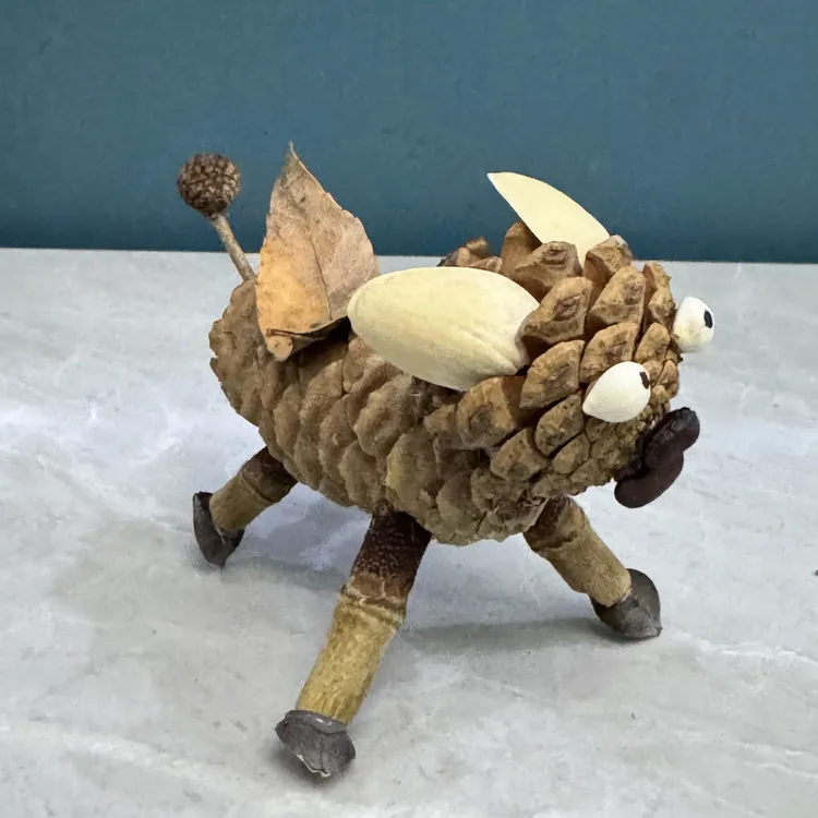 小牛犊松果手工DIY创意装饰幼儿园学校互动制作手工车载家居摆件