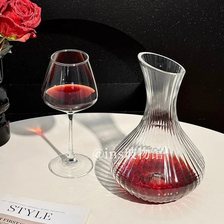 新款高颜值红酒醒酒器创意奢华简约高档家用轻巧玻璃葡萄酒分酒壶