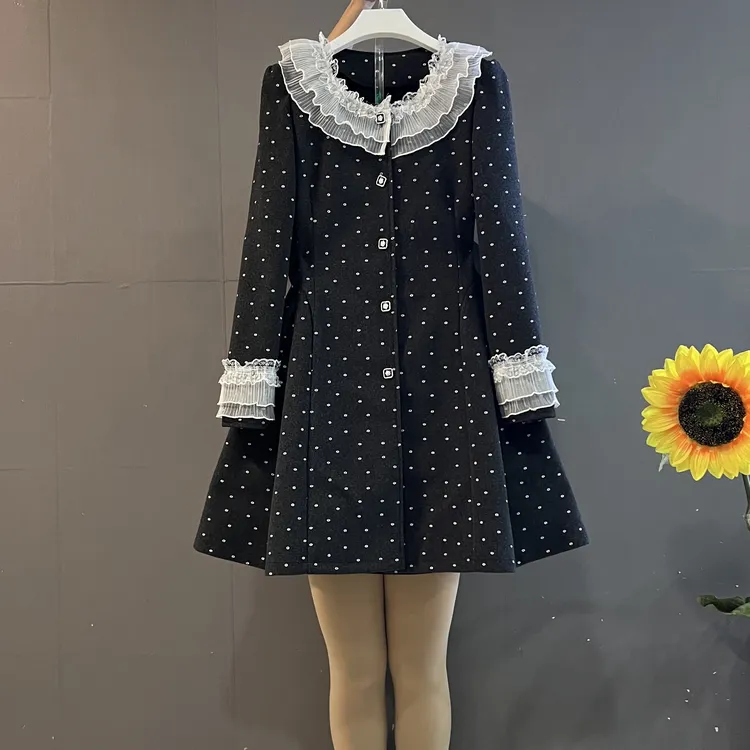 新款法式蕾丝压褶荷叶边圆领拼接收腰显瘦连衣裙