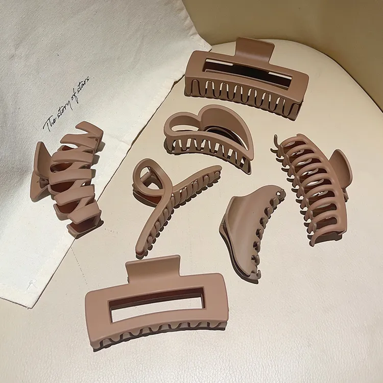 新款气质少女发饰精致合抓夹獭兔毛日韩风白量系奶盘发卡2025