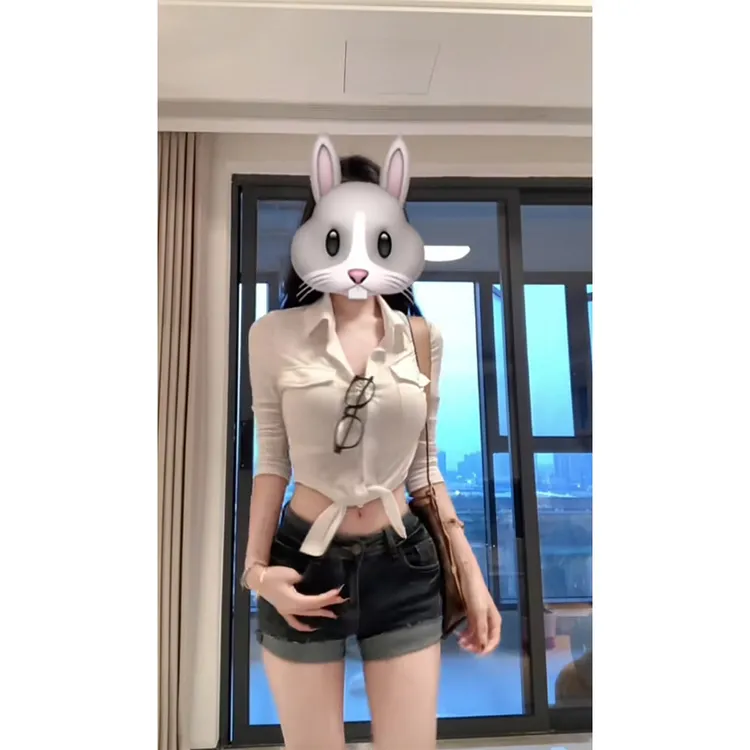 性感辣妹修身长袖衬衣女2025春季新款高腰显瘦紧身包臀牛仔短裤子