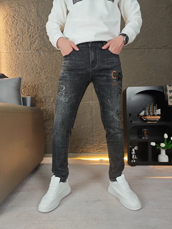 秋冬男士牛仔裤修身小脚时尚百搭潮流弹力休闲灰色刺绣牛仔裤