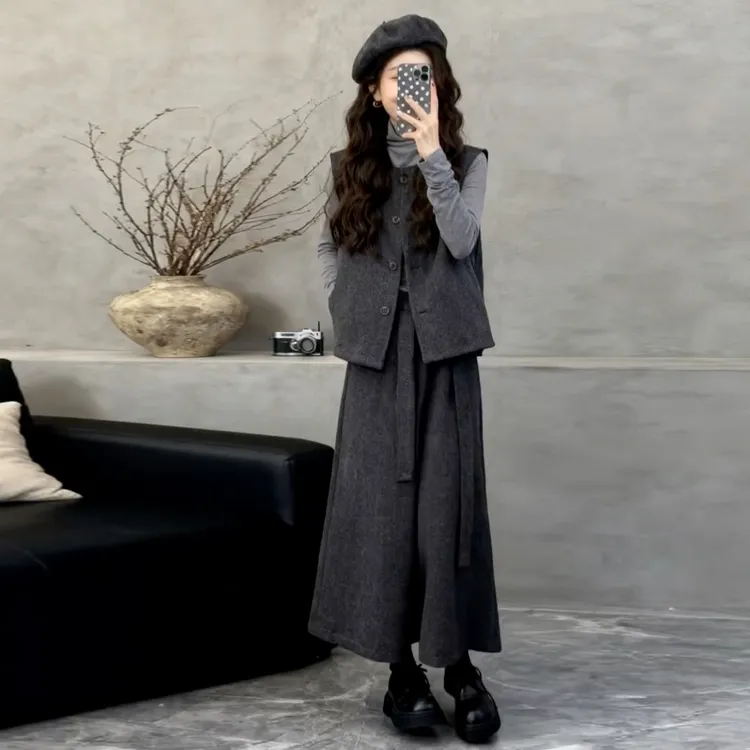 韩系小香风灰色马甲套装女秋冬季2026新款巨好看一整套穿搭高级感