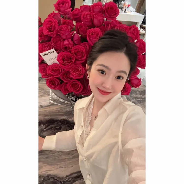 DALI PLUS高克重醋酸 别致打结+蕾丝背心设计高级感衬衫-D5MM2027