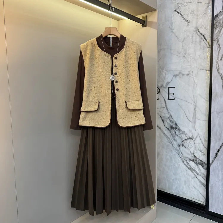 2025轻熟时尚高级感法式减龄名媛风随性气质马甲+连衣裙套装9871