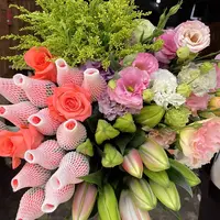 粉玫瑰5枝+香水百合5朵+洋桔梗1+配草1鲜花直播间现场直播卖花