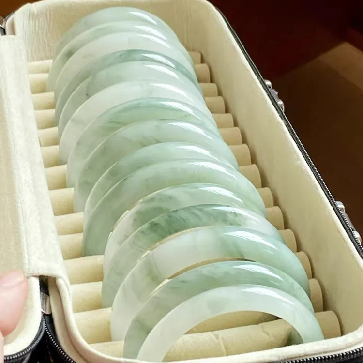 新疆高品质天山翠手镯正圈圆条