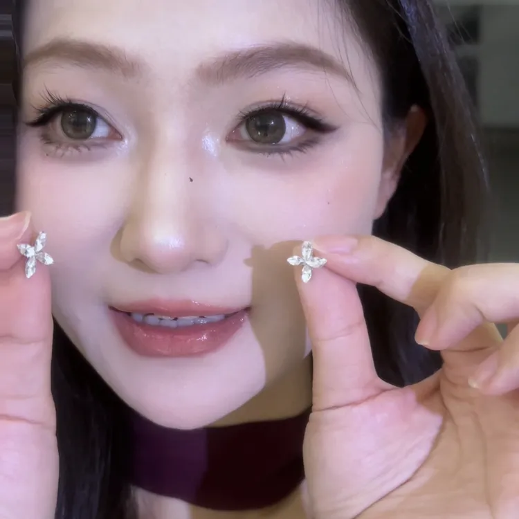 铜合金锆石耳饰 百搭小众ins时尚气质精致 爆闪冰花四叶草耳钉