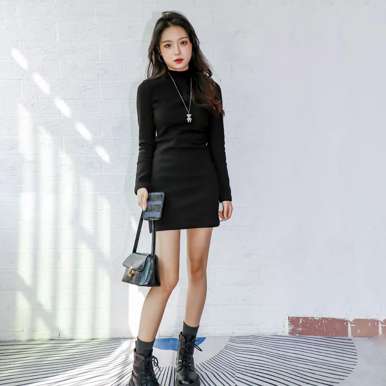 2025秋冬黑色连衣裙女长袖褶皱内搭气质御姐修身性感包臀打底裙