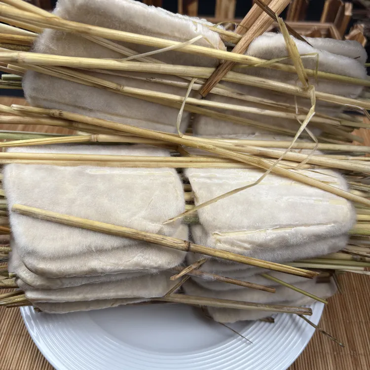 贵州特产纳雍酸汤米草臭豆腐干自然发酵发霉发臭烙锅米草臭豆腐