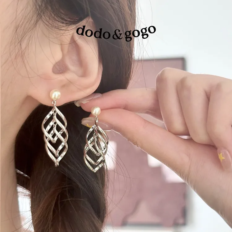 DODOGOGO 合金仿珍珠耳饰 金属波浪螺旋耳环时尚气质百搭高级耳钉