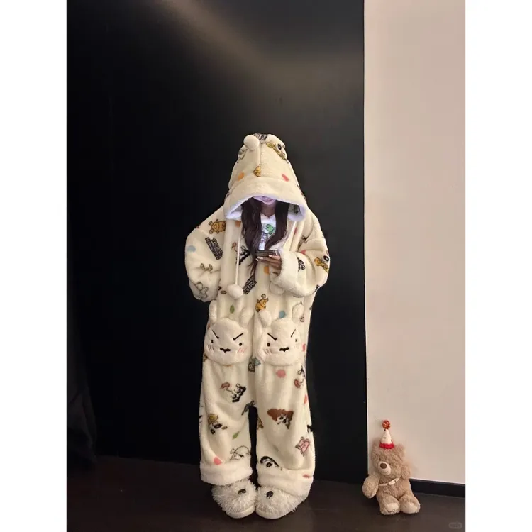 蜡笔小新连体睡衣秋冬季珊瑚绒卡通可外穿可爱甜美大码连帽家居服