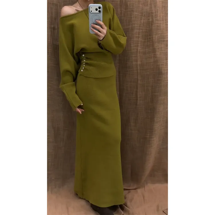 2025秋季新款法式设计感修身露肩长袖毛衣上衣百搭高腰显瘦半身裙