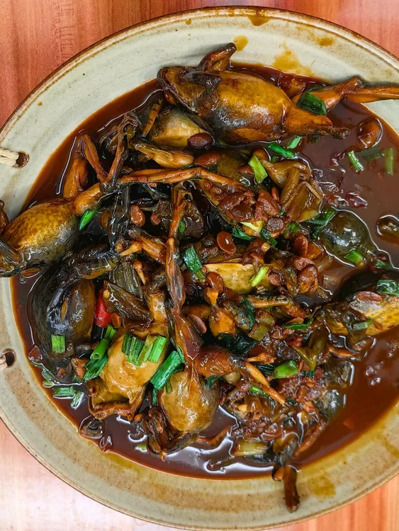 东北特产新宾河鲜酱炖蛤蟆