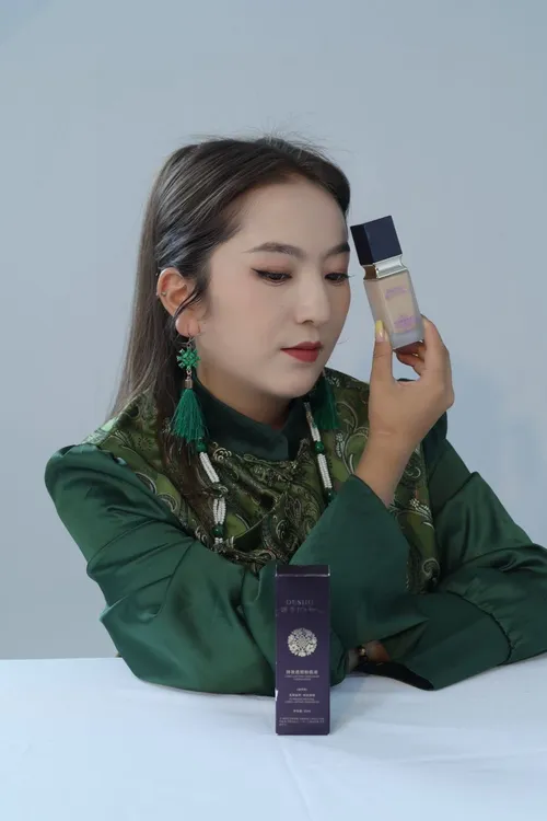 德束持妆遮瑕粉底液德央同款