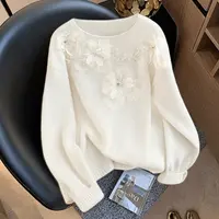 她池2025秋装新款女装钉珠立体花朵圆领套头宽松毛衣T53X3921M