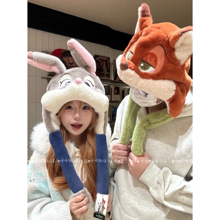 秋冬可爱卡通狐狸尼克朱迪毛绒帽耳朵会动加绒加厚女拍照显脸小
