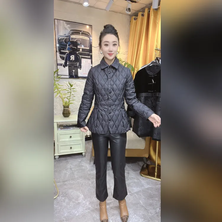 8844）雪颖家2025年新款修身型棉衣时尚保暖标准棉服翻领菱格修身