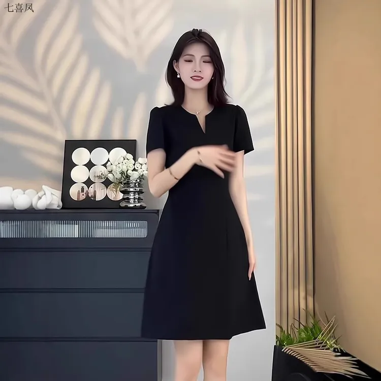 黑色赫本风连衣裙女夏装大码显瘦气质独特短裙收腰胖简约风格