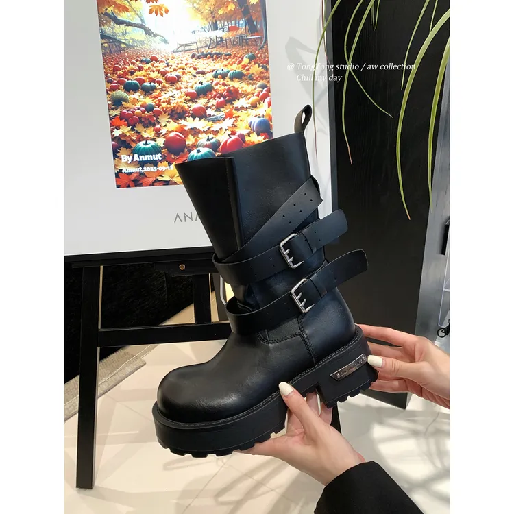 TONG潼潼毒液靴皮带扣高筒骑士靴2025新款真皮复古粗跟厚底机车靴