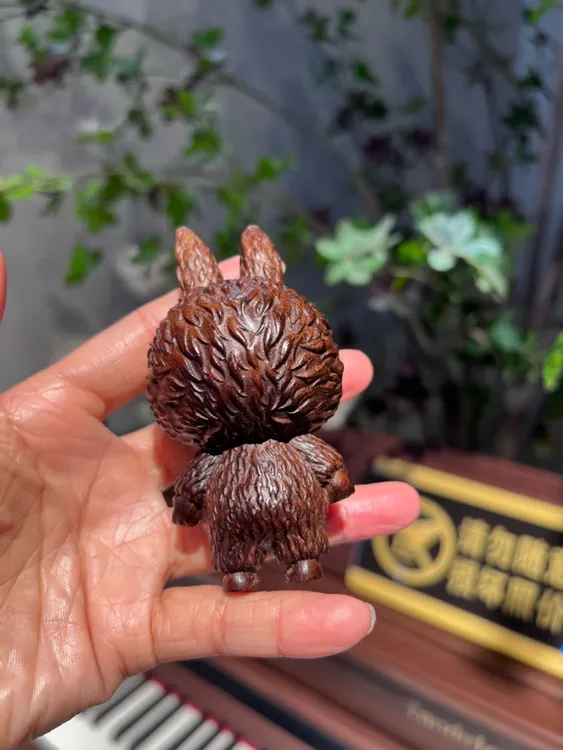 可以实心手盘摆件雕塑手把件工艺品创意包浆的手工木雕手办labubu