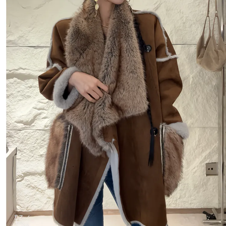 2025冬日浪漫气质款保暖双面穿宽松型厚款毛领女装百搭外套