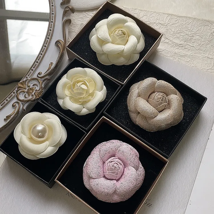 山茶花胸针胸花女复古法式小香风高级感大衣外套别针胸花包包配饰