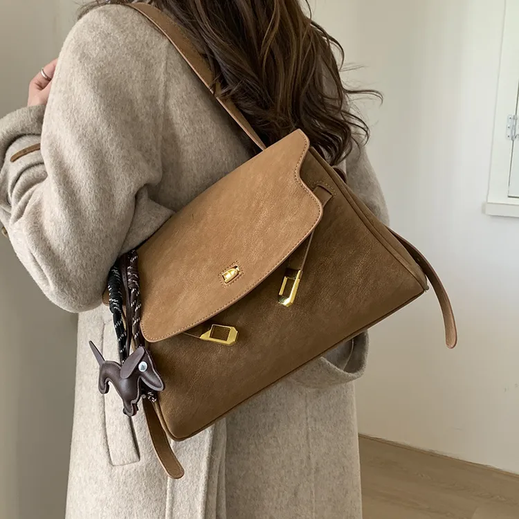 大容量休闲斜挎包女2025秋冬新款日常通勤单肩包高级感复古小方包