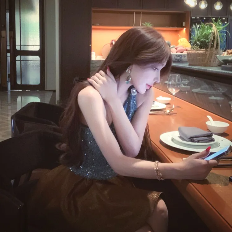 WW定制「鎏星闪片」显瘦网红气质时尚重工百搭小众设计上衣半裙套装