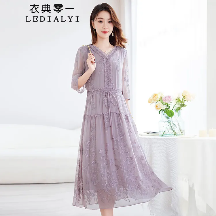 杭州真丝刺绣连衣裙2025女装蕾丝高贵气质优雅妈妈显瘦桑蚕丝裙子