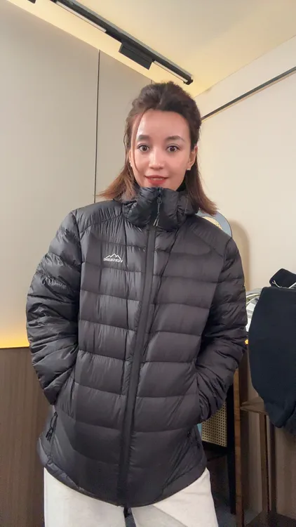 蝴蝶家新国标90白鸭绒轻薄羽绒服女2025年休闲连帽外套潮流8866