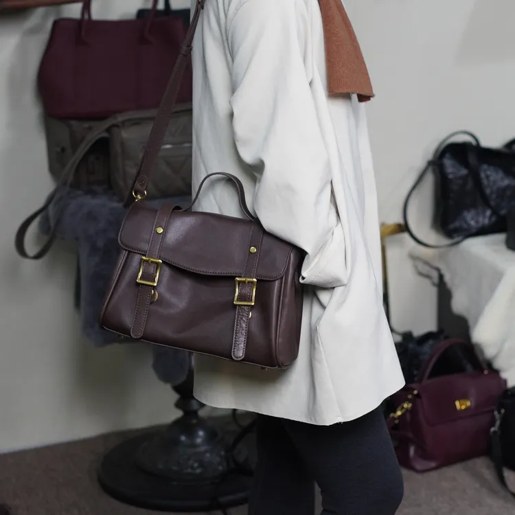 [冰语]2025秋冬好物新款百搭简约女士单肩斜挎牛皮邮差包-241201