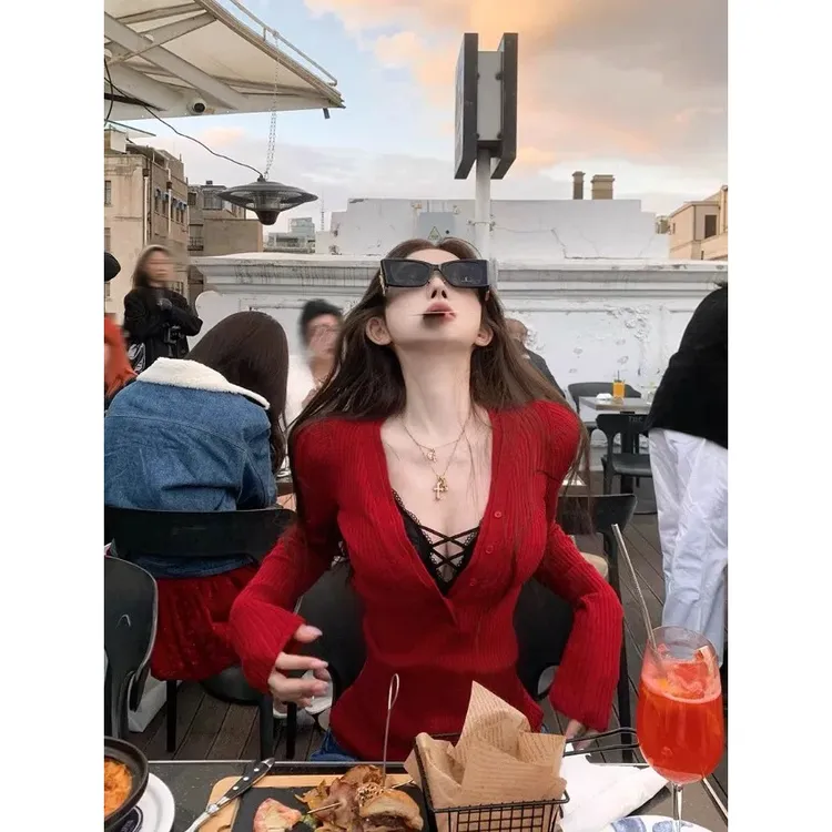 圣诞氛围感红色甜辣妹风长袖毛衣女冬季半开领修身两件套