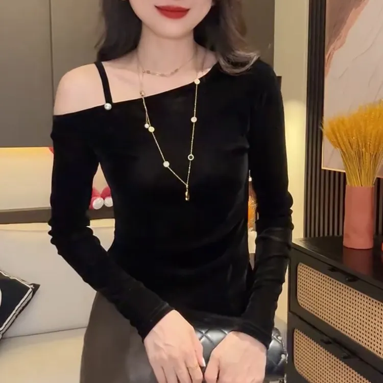 欧洲站洋气漏半肩长袖丝绒小衫