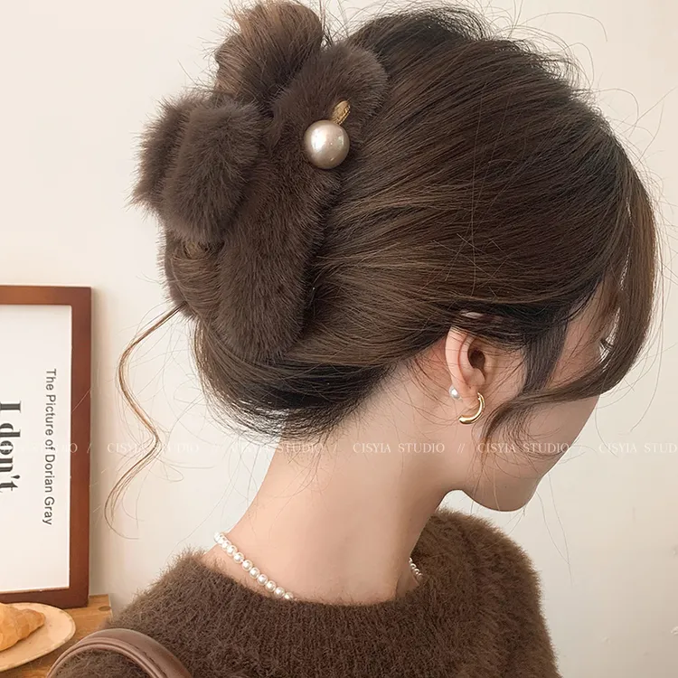 毛绒毛毛抓夹女秋冬珍珠亚克力大号鲨鱼夹发量多后脑勺发饰夹子
