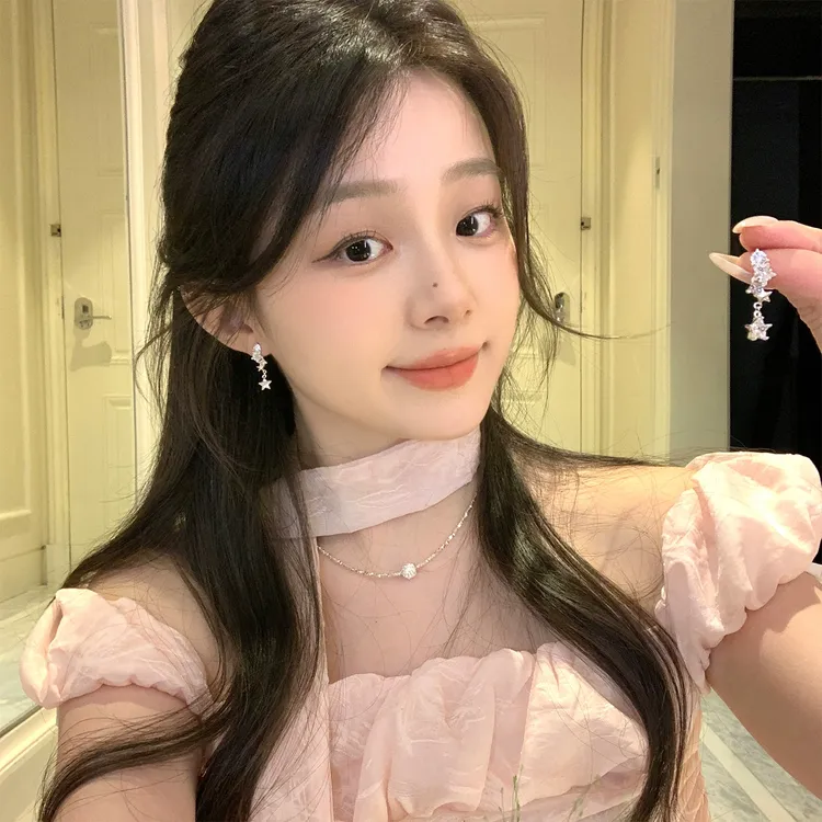 铜合金锆石耳饰 秋冬气质闪锆星星流苏耳环女高级感耳针精致耳饰