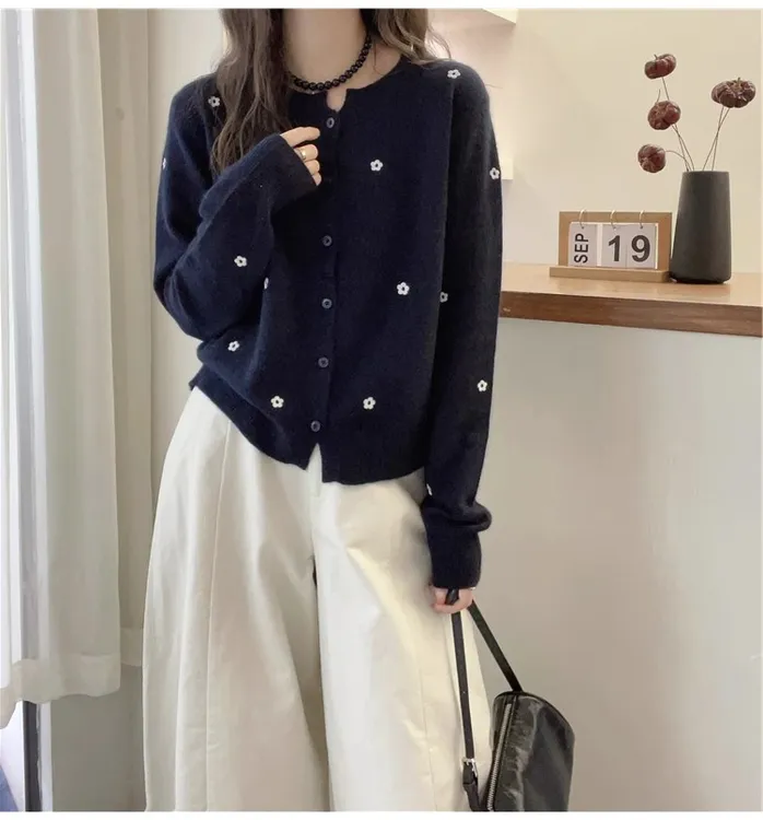 软糯舒适毛衣外套女秋冬2025新款设计感韩系穿搭宽松显瘦针织开衫