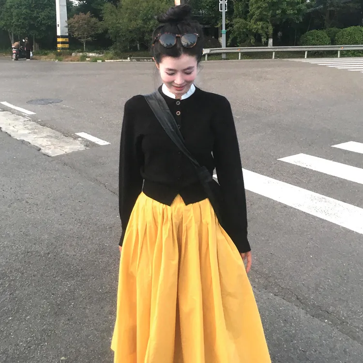 法式赫本风黑色针织连衣裙子女秋季2025年新款一整套时尚穿搭套装