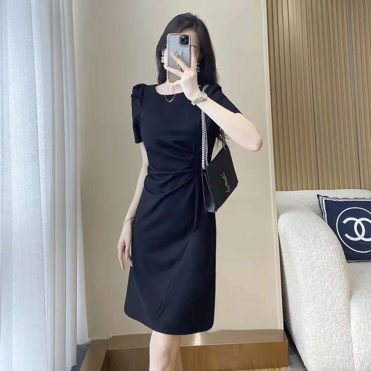 高级感法式小黑裙轻奢小众连衣裙女夏休闲款气质修身抽褶A字裙子