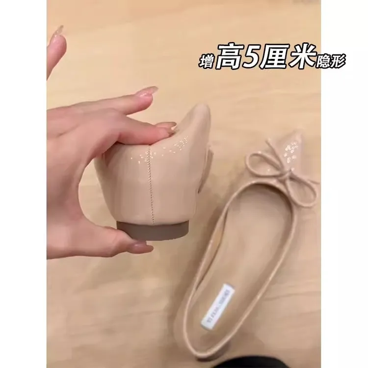 啄木鸟软底内增高单鞋女2025新款尖头蝴蝶结晚晚风温柔漆皮平底鞋