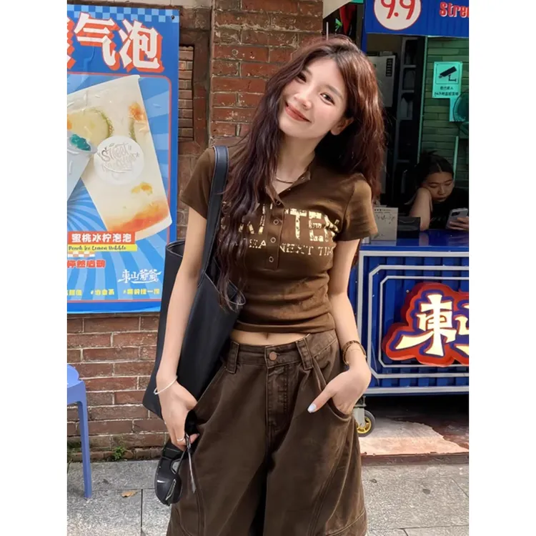 芯娇晴甜辣字母印花正肩短袖t恤女夏超火减龄修身短款半开领上衣