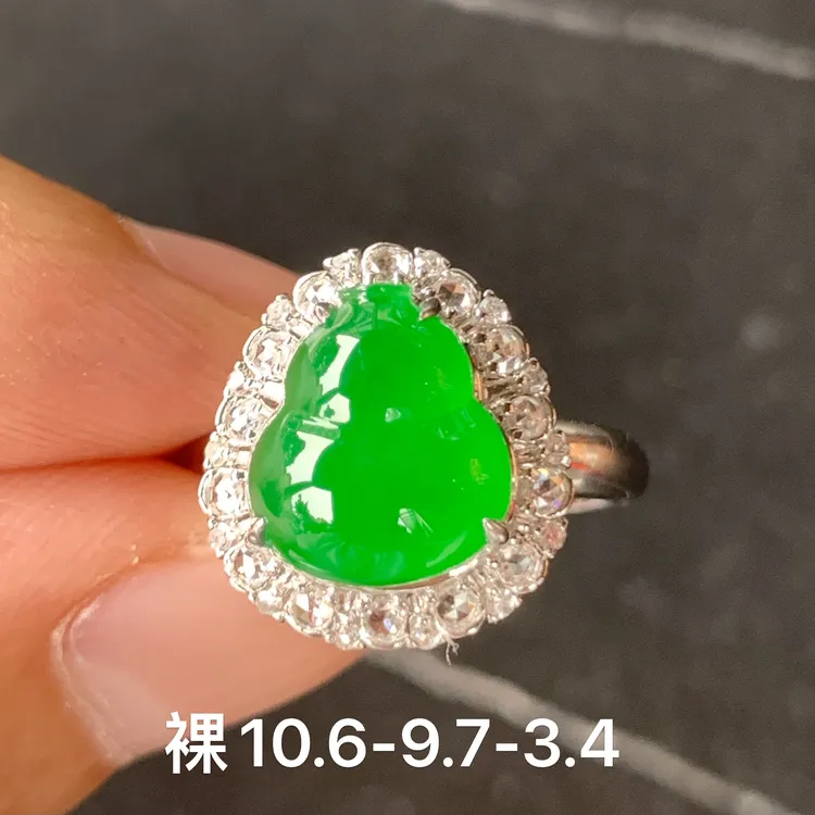 高冰阳绿葫芦天然翡翠戒指 镶嵌精致 女生配饰