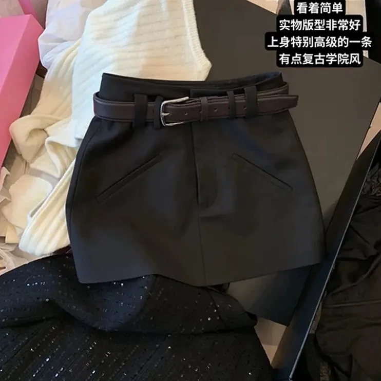 配皮带辣妹黑色半身裙女早秋高腰显瘦防走光短裙a字时尚包臀裙子