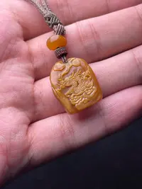 寿山田黄石麒麟挂件